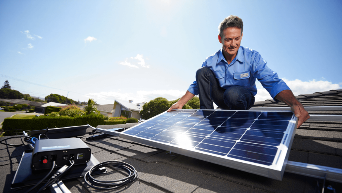 Comment installer un kit solaire plug and play en quelques minutes